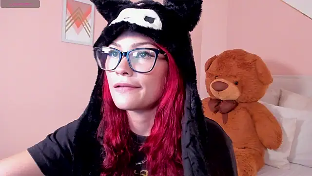 mae lyra online show from February 2026 09:50:01 PM