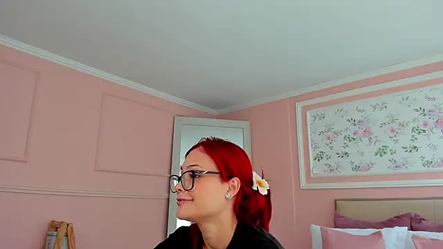 mae lyra online show from April 2026 05:28:01 PM