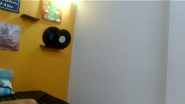 Snapshot of skinnyverus18 chatting on January 2026 08:02:02 PM skinnyverus18 online show from January 2026 08:02:02 PM