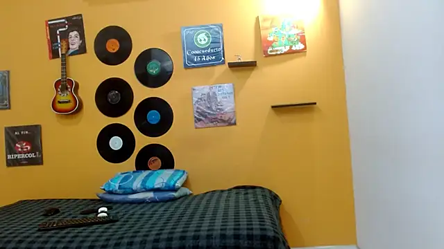 Snapshot of skinnyverus18 chatting on February 2026 07:21:02 PM skinnyverus18 online show from February 2026 07:21:02 PM