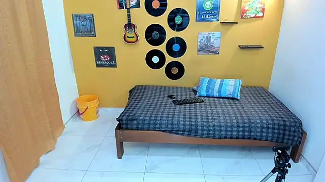 skinnyverus18 online show from March 2026 06:56:01 PM