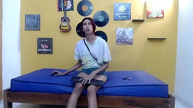 skinnyverus18 online show from March 2026 12:49:01 PM