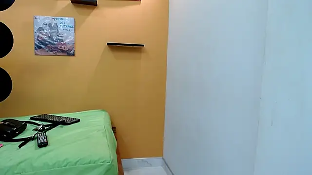 Snapshot of skinnyverus18 chatting on February 2026 06:21:01 PM skinnyverus18 online show from February 2026 06:21:01 PM