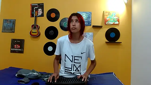 Snapshot of skinnyverus18 chatting on November 2025 06:57:02 PM skinnyverus18 online show from November 2025 06:57:02 PM