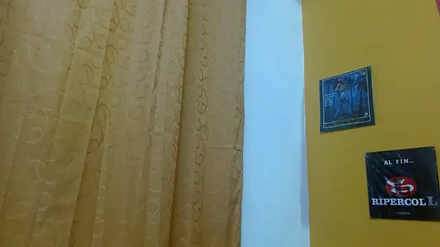 Snapshot of skinnyverus18 chatting on February 2026 07:21:02 PM skinnyverus18 online show from February 2026 07:21:02 PM