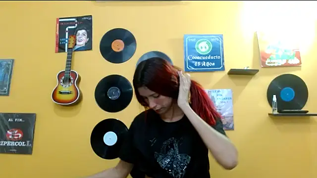 Snapshot of skinnyverus18 chatting on December 2025 05:55:02 PM skinnyverus18 online show from December 2025 05:55:02 PM