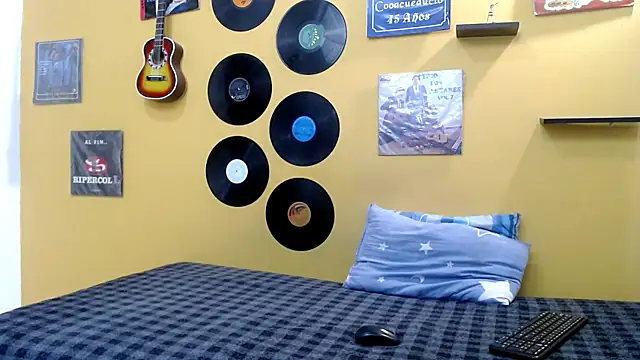 skinnyverus18 online show from April 2026 07:15:02 PM