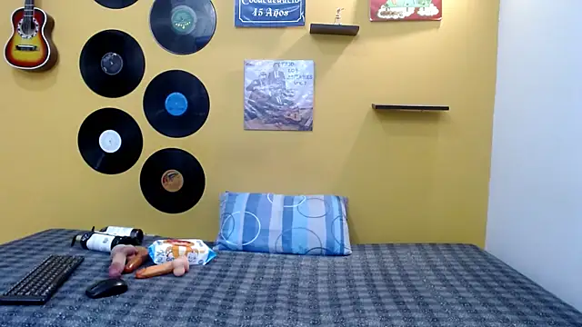 skinnyverus18 online show from April 2026 07:09:01 PM