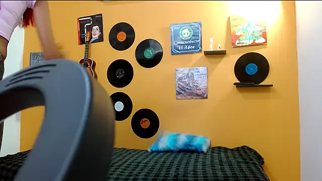 Snapshot of skinnyverus18 chatting on December 2025 06:51:02 PM skinnyverus18 online show from December 2025 06:51:02 PM