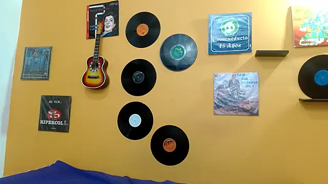 Snapshot of skinnyverus18 chatting on November 2025 07:07:01 PM skinnyverus18 online show from November 2025 07:07:01 PM