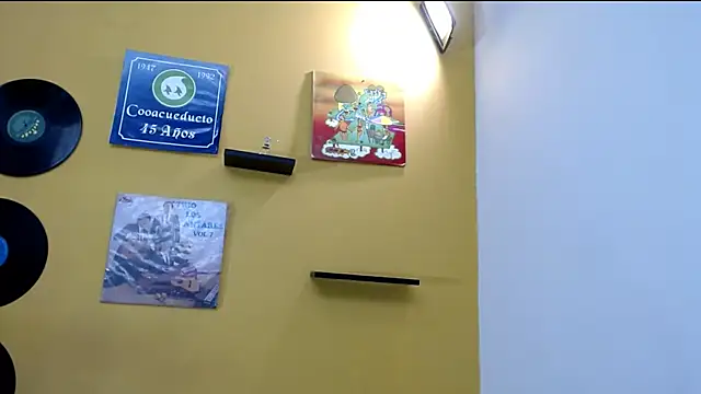skinnyverus18 online show from May 2026 07:17:01 PM