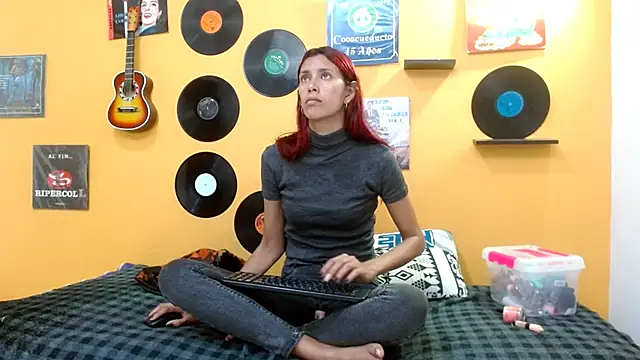 Snapshot of skinnyverus18 chatting on November 2025 07:29:02 PM skinnyverus18 online show from November 2025 07:29:02 PM