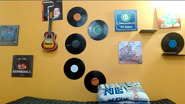 Snapshot of skinnyverus18 chatting on November 2025 07:02:02 PM skinnyverus18 online show from November 2025 07:02:02 PM