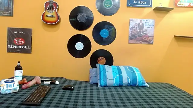 Snapshot of skinnyverus18 chatting on February 2026 06:40:02 PM skinnyverus18 online show from February 2026 06:40:02 PM