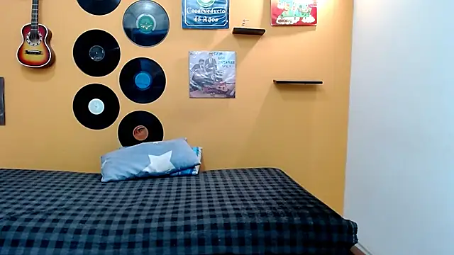 Snapshot of skinnyverus18 chatting on February 2026 07:01:01 PM skinnyverus18 online show from February 2026 07:01:01 PM