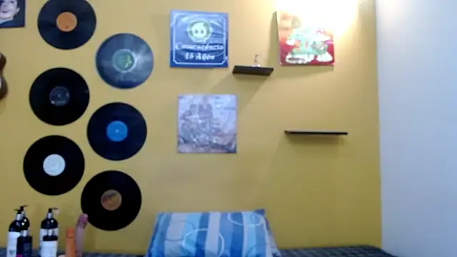 skinnyverus18 online show from April 2026 07:15:02 PM