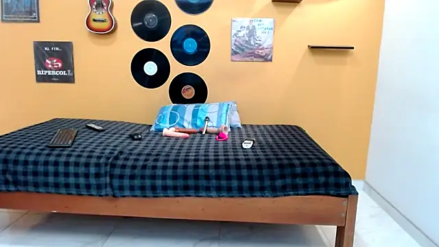 Snapshot of skinnyverus18 chatting on February 2026 07:12:01 PM skinnyverus18 online show from February 2026 07:12:01 PM