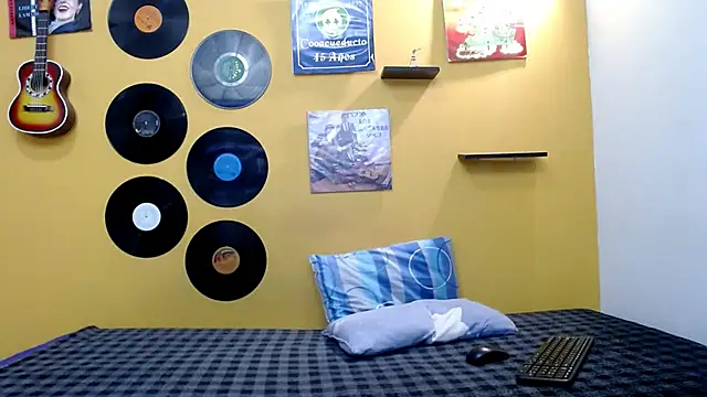 skinnyverus18 online show from April 2026 07:09:01 PM