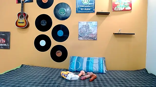 Snapshot of skinnyverus18 chatting on February 2026 06:41:02 PM skinnyverus18 online show from February 2026 06:41:02 PM