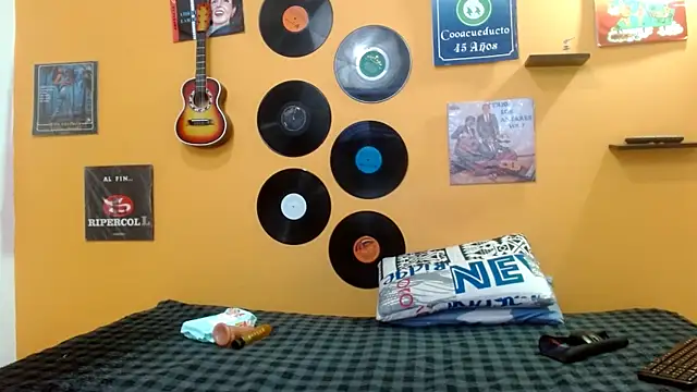 Snapshot of skinnyverus18 chatting on November 2025 07:41:02 PM skinnyverus18 online show from November 2025 07:41:02 PM