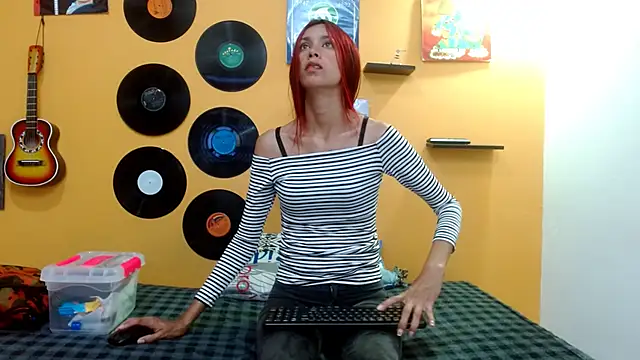 skinnyverus18 online show from October 2025 12:50:02 PM