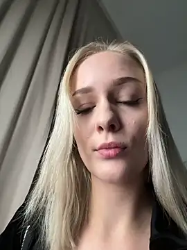 Snapshot of DaryaDoll chatting on November 2025 08:12:01 PM DaryaDoll online show from November 2025 08:12:01 PM