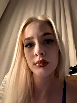 Snapshot of DaryaDoll chatting on November 2025 09:07:01 PM DaryaDoll online show from November 2025 09:07:01 PM