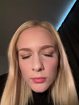 Snapshot of DaryaDoll chatting on October 2025 11:55:01 AM DaryaDoll online show from October 2025 11:55:01 AM