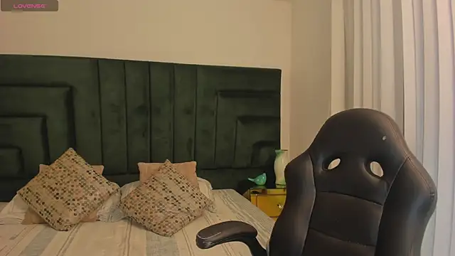 SaraWagner  online show from October 2025 12:09:01 AM