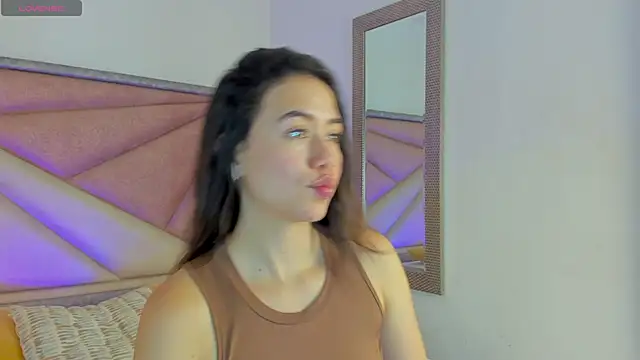 Snapshot of SaraWagner_ chatting on April 2026 12:24:01 AM SaraWagner online show from April 2026 12:24:01 AM