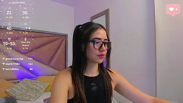 Snapshot of SaraWagner_ chatting on May 2026 12:09:02 AM SaraWagner online show from May 2026 12:09:02 AM