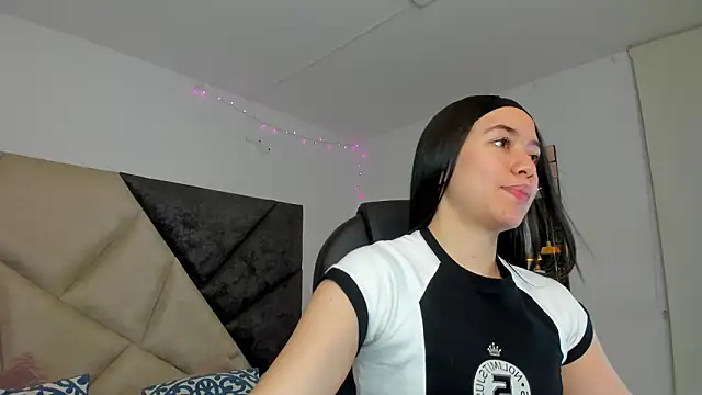 SaraWagner  online show from March 2026 12:33:02 AM