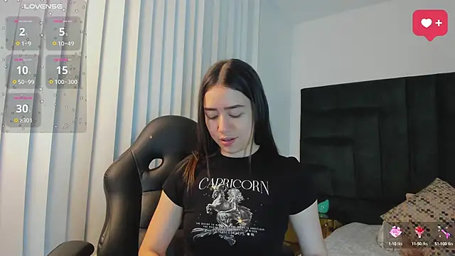 Snapshot of SaraWagner_ chatting on September 2025 06:13:02 PM SaraWagner online show from September 2025 06:13:02 PM