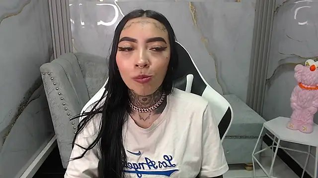 Snapshot of Ashley_Blum_v chatting on October 2025 08:20:01 PM Ashley Blum v online show from October 2025 08:20:01 PM