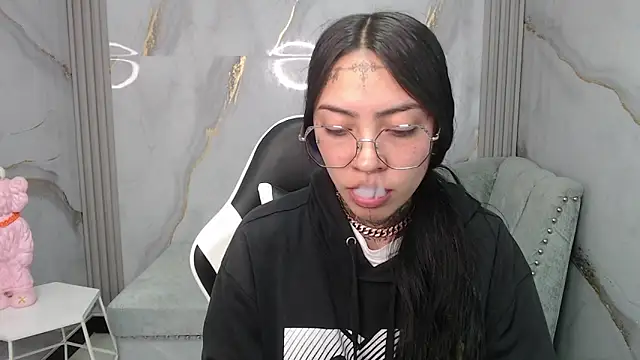 Snapshot of Ashley_Blum_v chatting on November 2025 08:01:02 PM Ashley Blum v online show from November 2025 08:01:02 PM