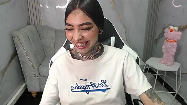 Snapshot of Ashley_Blum_v chatting on October 2025 08:10:02 PM Ashley Blum v online show from October 2025 08:10:02 PM