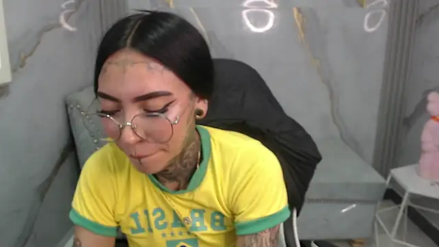 Snapshot of Ashley_Blum_v chatting on November 2025 01:17:01 AM Ashley Blum v online show from November 2025 01:17:01 AM