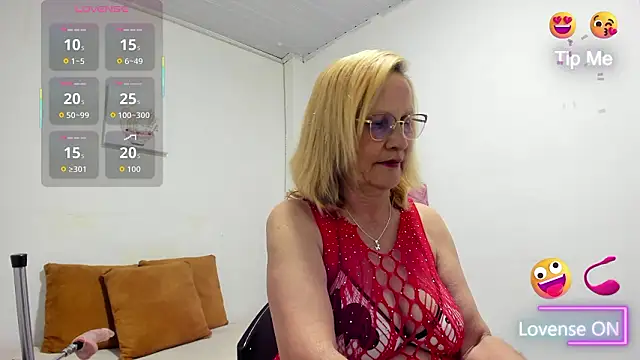 esmeraldaladys online show from February 2026 07:22:01 PM