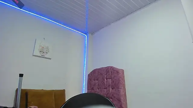 esmeraldaladys online show from April 2026 07:21:01 PM