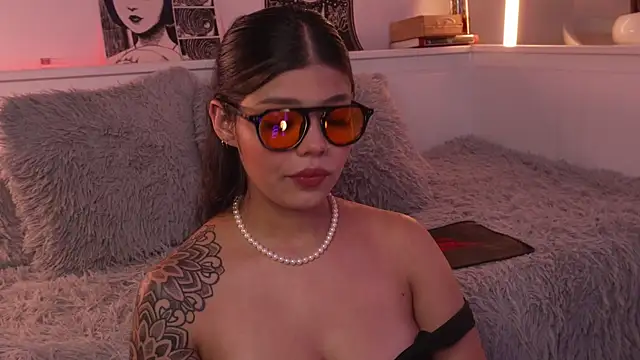 sophieee art online show from April 2026 04:47:01 AM