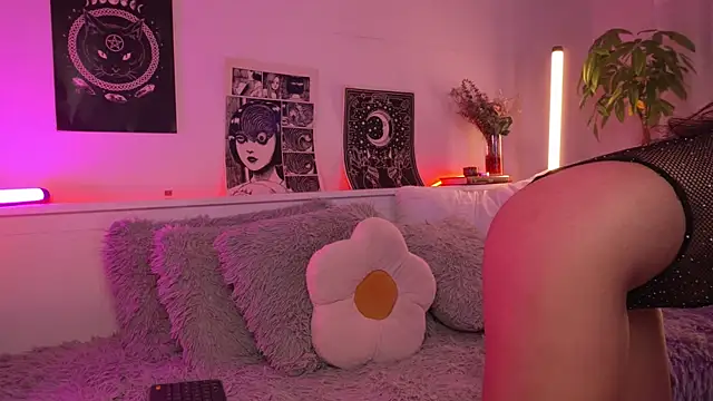 sophieee art online show from February 2026 04:34:02 AM