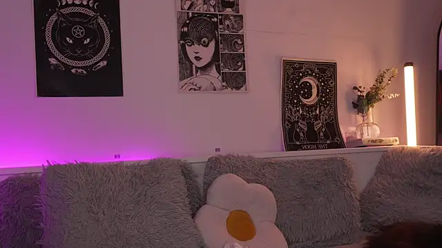 sophieee art online show from October 2025 02:23:02 AM