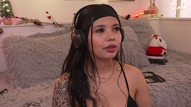 sophieee art online show from December 2025 08:03:01 PM