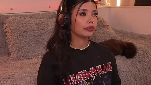 sophieee art online show from January 2026 03:35:02 AM