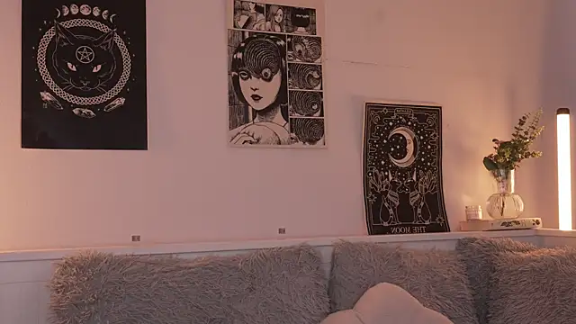 sophieee art online show from October 2025 09:07:02 PM