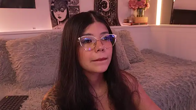 sophieee art online show from February 2026 03:49:02 AM