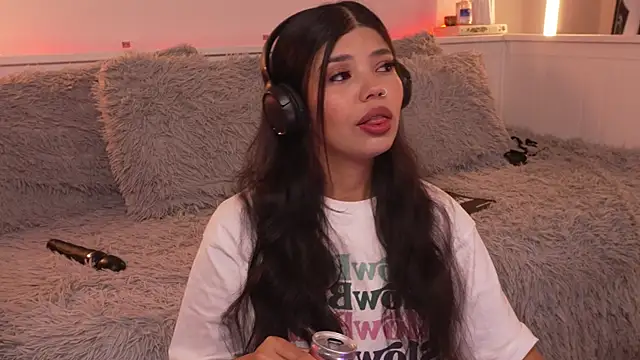 sophieee art online show from January 2026 04:41:02 AM