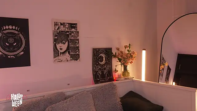 sophieee art online show from November 2025 03:02:02 AM