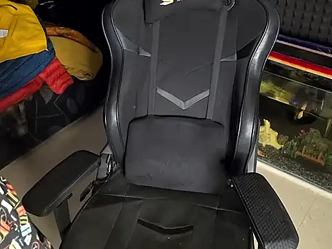 Snapshot of GoldyDong chatting on December 2025 09:09:02 PM GoldyDong online show from December 2025 09:09:02 PM