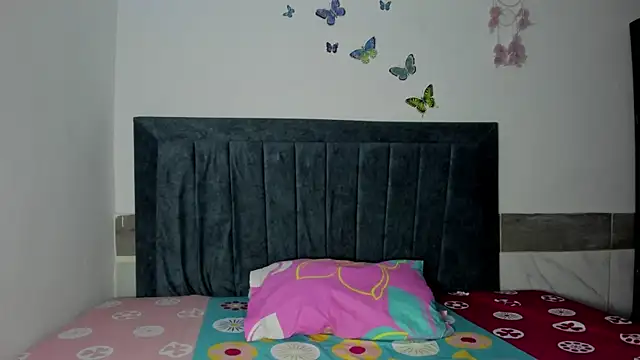 emmie bunny online show from April 2026 10:27:01 PM